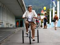 Seniorka na tricykli
